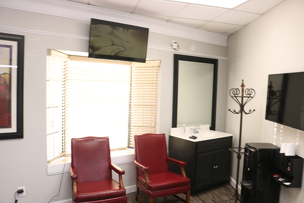 Barber suite station available for part time rent in Fort Worth